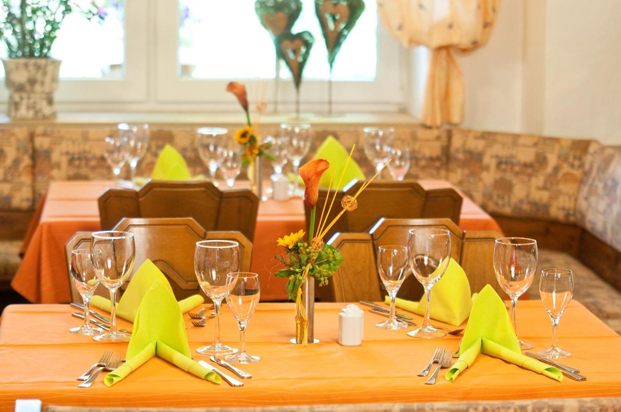 Hotel-Restaurant Bauer-Keller Грединг Экстерьер фото