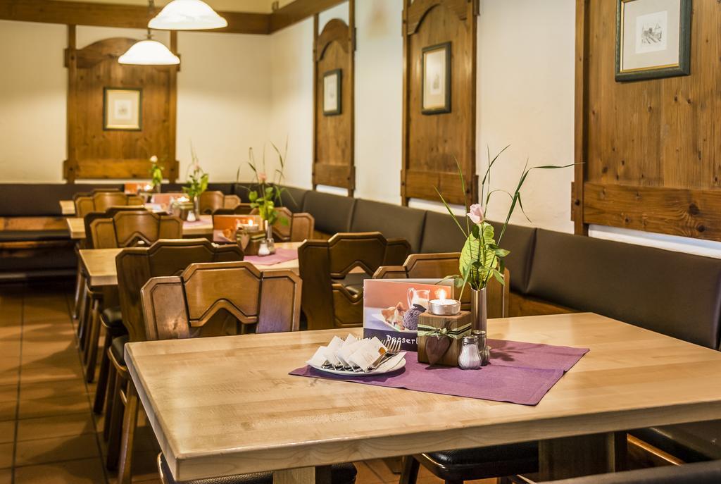 Hotel-Restaurant Bauer-Keller Грединг Экстерьер фото